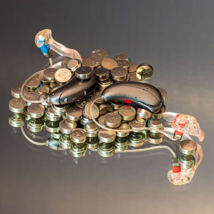 Hearing aid with a lot of hearing aid batteries